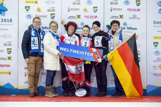  Zielwettbewerb Damen - Gold an Österreich. Mit
insgesamt 698 Punkten holte sich die Österreicherin Simone Steiner
Gold. Dies ist bereits ihre 4 Medaille bei der Eisstock WM 2018 in
Amstetten-Winklarn.