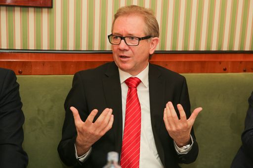Vorschau Bild von Dr. Klaus Peter Fouquet, Alleinvorstand der Robert
Bosch AG und Repräsentant der Bosch-Gruppe in Österreich mit
Regionalverantwortung für Mittelosteuropa
