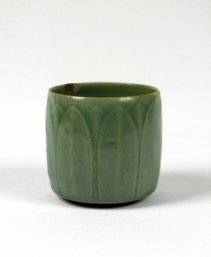 Vorschau Bild von Becher mit eingeschnittenem Lotusblatt-Dekor unter
der Seladonglasur, Goryeo-Dynastie (918–1392), 11.–12. Jh. Steinzeug