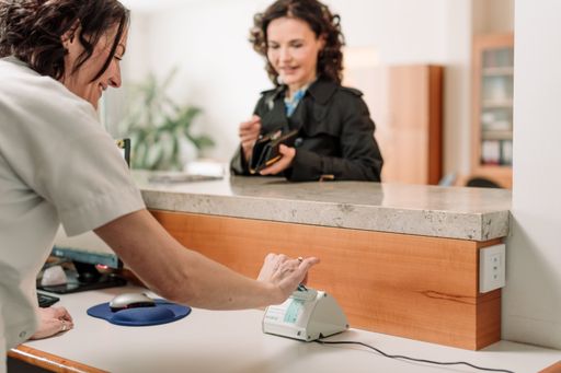  Ab Mai erfolgt die e-card Freischaltung noch
während des Anrufs bei der Serviceline.