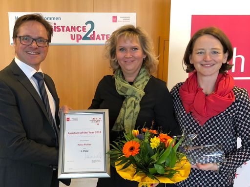 Manfred Hämmerle und Barbara Steffl von imh
übergaben im feierlichen Ambiente des Reiters Reserve Supreme Hotels
in Bad Tatzmannsdorf den Award an Petra Pichler von der Magna
International Europe GmbH.