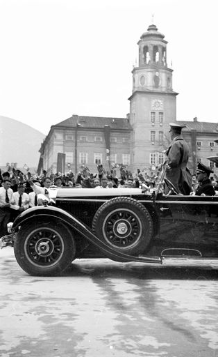 1_Anschluss, Krieg & Trümmer