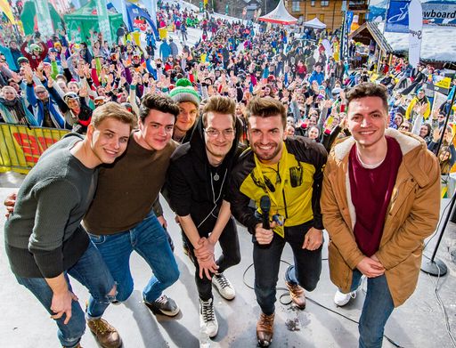 Vorschau Bild von Antenne Muntermacher Thomas Seidl (Mitte) mit den
österreichischen Chartstürmern Tagtraeumer auf der Kessler Alm