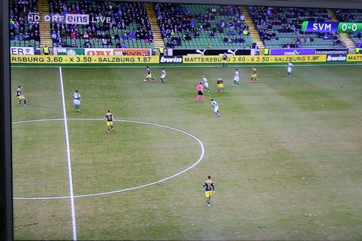 Zur Begegnung zwischen dem SV Mattersburg und dem
FC Red Bull Salzburg hat bwin gemeinsam mit WWP und sporteo
Livewetten in Echtzeit auf die Fußballbanden gebracht