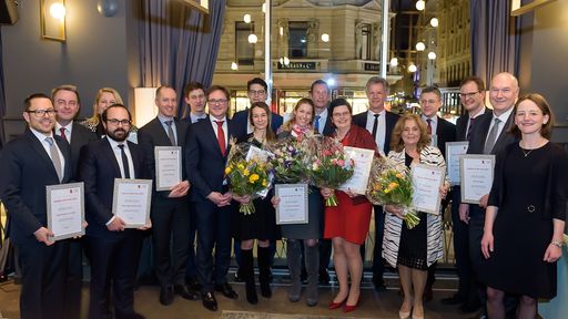  Die ausgezeichneten Sprecherinnen und Sprecher bei
der Preisverleihung am 8. März 2018 im Restaurant Graben30.