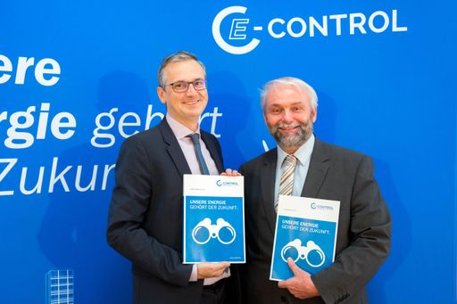 Der Wettbewerb ist auch 2017 weiter in Bewegung
geblieben. Im Bild: Der Vorstand der E-Control, Wolfgang
Urbantschitsch und Andreas Eigenbauer