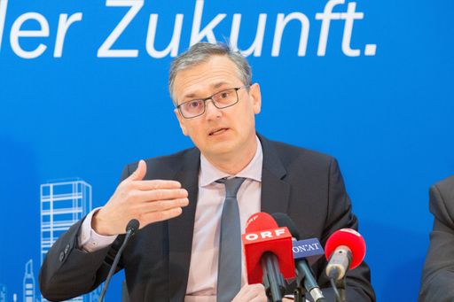 Vorschau Bild von „Im siebzehnten Jahr nach der
Strommarktliberalisierung haben wir den Eindruck, dass die Kundinnen
und Kunden sich recht gut im Strom- und Gasmarkt zurechtfinden.“,
sagte E-Control Vorstand Wolfgang Urbantschitsch.