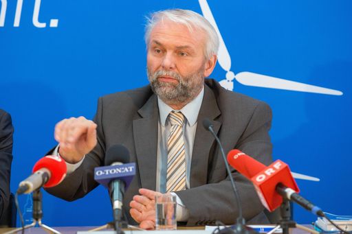 Vorschau Bild von „Rechtzeitig handeln für langfristige
Versorgungssicherheit bleibt auch im Jahr 2018 ein Motto der
E-Control.“, sagte E-Control Vorstand Andreas Eigenbauer.