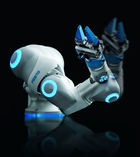 BionicCobot – ein pneumatischer Leichtbauroboter
mit menschlicher Bewegungsdynamik.