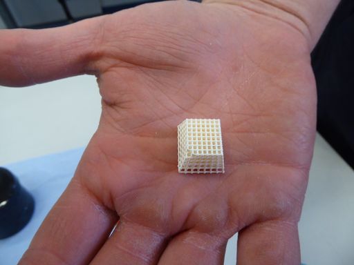  3 Millimeter oder 3 Meter - berührungslose
Reinigung von Keramik-Waben bis Industrie-Großanlagen mit kalter
Trocken-Druck-Luft