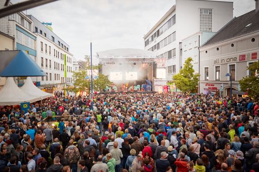  Hauptbühne am Kaiser-Josef Platz für 5.000 Personen