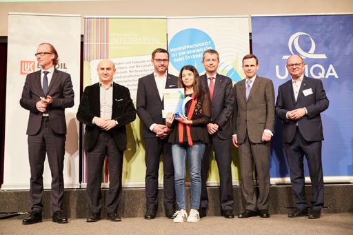 v.l.n.r: Georg Kraft-Kinz, Ali Rahimi, Martin Himmelbauer
(Obleute von Wirtschaft für Integration), Vera Rezzan Ekinci, Kurt
Svoboda (UNIQA), Robert Gulla (LUKOIL), Peter Wesely
(Geschäftsführer von Wirtschaft für Integration, Erfinder des
Wettbewerbes und Juryvorsitzender)