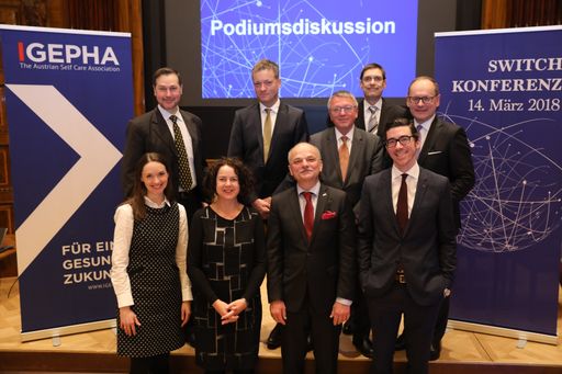  Rückenwind für OTC-Markt: 1. Switch-Konferenz in
Österreich. Im Bild: Cosima Bauer, Christoph Baumgärtel, Nathalie
Gauld, Uwe May, Gerhard Lötsch, Karl Forstner, Elmar Kroth, Philipp
Saiko, Gerald Groß