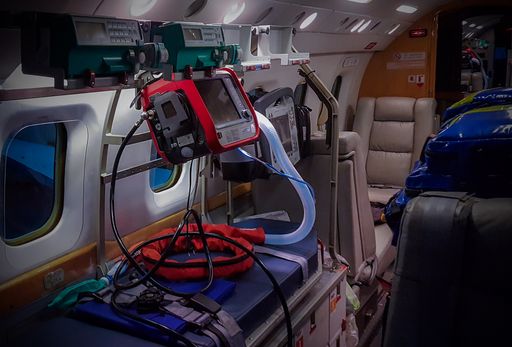  Kinderintensivstation an Bord der Gulfstream 100
der Tyrol Air Ambulance