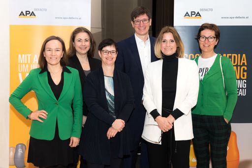 http://www.apa-fotoservice.at/galerie/12271
Kommunikationsprofis diskutierten beim APA-DeFacto BusinessBreakfast
über Agenda-Surfing: (v.l.) Saskia Wallner (Ketchum Publico), Julia
Wippersberg (Moderation/APA-DeFacto), Ursula Messner (ÖAMTC),
Klemens Ganner (APA-DeFacto), Sabrina Oswald (Futura) und Ursula
Riegler (Coca-Cola HBC Austria).