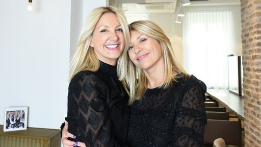 Hatice (li.) und ihre Zwillingsschwester Ayse
betreiben in Frankfurt und München Friseur-Salons. Ihr
Spezialgebiet: Das Blondieren. "Einfach hairlich - Die Friseure":
Montag bis Freitag, um 16:00 Uhr bei RTL II. Weiterer Text über ots
und www.presseportal.de/nr/6605 / Die Verwendung dieses Bildes ist
für redaktionelle Zwecke honorarfrei. Veröffentlichung bitte unter
Quellenangabe: "obs/RTL II/RTL II / Stefanie Schumacher"