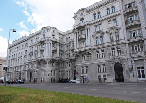 Vorschau Bild von Prüfungen und freiwillige Vorlesungen finden in der
Humboldt Matura-Schule statt