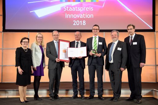 http://www.apa-fotoservice.at/galerie/12679/
Schramböck zeichnet W&H Dentalwerk Bürmoos GmbH mitStaatspreis
Innovation 2018 aus