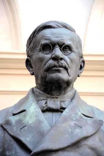 Foto 1: Friedrich Wilhelm Raiffeisen–Büste im
Palais NÖ, Wien