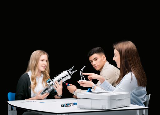 Bionics4Education: Der Bionik-Baukasten von Festo
enthält das Material zum Bau von drei verschiedenen
Bionik-Projekten.