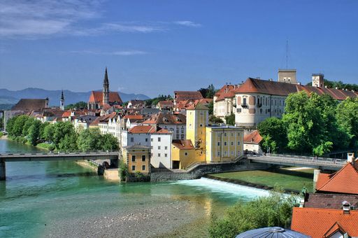  Blick über die Steyrer Altstadt mit Zusammenfluss von Enns und
Steyr
