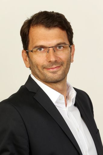 Oliver Pokorny (49), Leitender Redakteur der
„Kronen Zeitung“, übernimmt ab 1. Juni 2018 zusätzlich die
Chefredaktion der „Steirerkrone“.