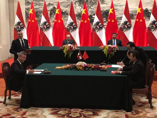 BM Norbert Hofer bei der Signing Ceremony in der großen Halle des
Volkes in Peking.