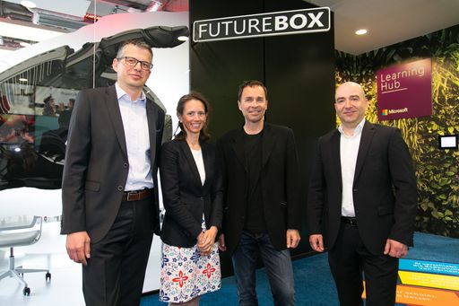 https://www.apa-fotoservice.at/galerie/13059 Im
Bild v.l.n.r.: Michael Rehberger (Mitglied der Geschäftsleitung bei
Microsoft Österreich und Sprecher für die Digitalisierung des
Mittelstandes), Therese Niss (ÖVP Abgeordnete zum Nationalrat und
Sprecherin für Digitalisierung, Forschung und Innovation), Thomas
Lutz (Unternehmenssprecher Microsoft Österreich), Georg Reich (CIO
der Ottakringer Getränke AG als Vertreter des gehobenen
Mittelstandes)