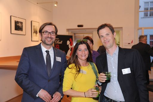 Vorschau Bild von v.l.: Clemens Pig (Vorsitzender der
Geschäftsführung und geschäftsführender Vorstand der „APA - Austria
Presse Agentur“), Christina Lassnig (ORF), Stefan Lassnig (SL
Strategieberatung)