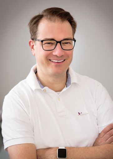  Dr. Mathias Brunbauer, Initiator und ärztlicher Leiter der
Wunschkind - Klinik Dr. Brunbauer