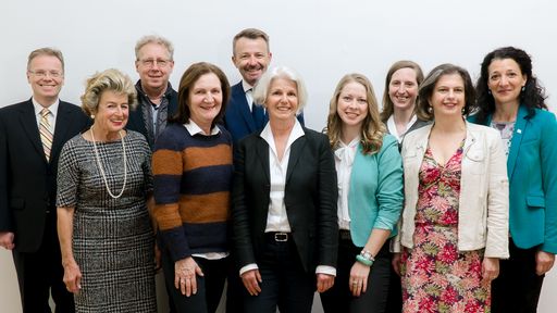  Der neue Vorstand (Von l.n.r.: E. Schwarzenbacher,
L. Katschinka, D. Koller, B. Meßner, A. Zundja, A. Bernardini, M.
Danilova, B. Rittsteuer, C. Meyenburg, E. Prantner-Hüttinger)