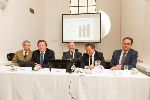 http://www.apa-fotoservice.at/galerie/13162 Am Bild
v.l.n.r.: • Univ.-Prof. Dr. Leopold Öhler (OeGHO) • Prim.
Univ.-Prof. Dr. Andreas Petzer (OeGHO) • Univ.-Prof. Dr. Dr.h.c.
Christoph Zielinski (Vienna Cancer Center) • Mag. Ingo Raimon (
FOPI) • Prim. Univ.-Prof. Dr. Wolfgang Hilbe (OeGHO)
