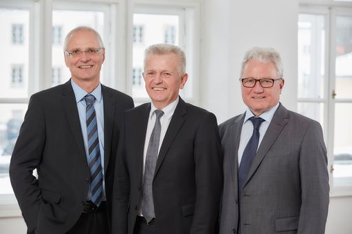 vlnr: Der neue Dreier-Vorstand - Dr. Rainer Wettreck, Mag. Josef
Scharinger und Dr. Heinz Thaler - steht seit 1. Jänner 2018 dem
Sozial- und Gesundheitsunternehmen Diakoniewerk vor.