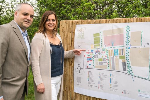 Vorschau Bild von Gruppenfoto bei der Programmpräsentation am
Bio-Landgut Esterhazy in Donnerskirchen