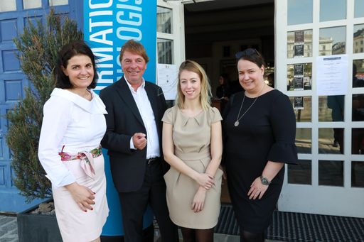 https://www.apa-fotoservice.at/galerie/12051
Kompetente Podiumsrunde zum Thema „Innovation und moderne
Unternehmenskultur durch Social Collaboration“ beim
APA-IT-BusinessBreakfast. v.l.n.r. Anne Breitner (Anne Breitner
GmbH), Peter Buxmann (TU Darmstadt), Denise Schindelböck (APA-IT),
Ellen Löffler (Billa AG)