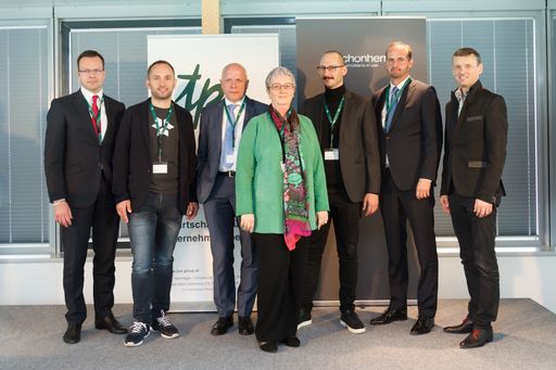 Die Referenten und die Gastgeberin (v.l.): Wojciech
Sztuba, Walter Kreisel, Johannes Becker, Karin Fuhrmann, David
Schnetzer, Bernd Rajal, Ingo Stadler.