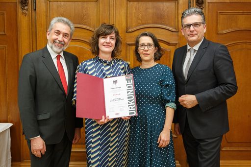 wkw - Buchpreis der Wiener Wirtschaft 2018 - Im
Bild: Preisträgerin Doris Knecht mit Laudatorin Petra Hartlieb und
den WK-Wien-Obmännern Georg Glöckler (li.) und Martin Heimhilcher