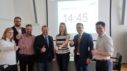 Vorschau Bild von Übungsleitung v.l.: Marlene Petz (APG), Ronald
Farmer (E-Control), Robert Stacher (Wiener Netze), Thomas Schuster
(Wiener Netze), Katharina Bauer (E-Control), Kurt Misak (APG),
Johannes Hierzer (APG)