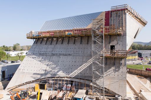 Die Montagearbeiten an der Nordwestfassade der Landesgalerie
Niederösterreich schreiten zügig voran.