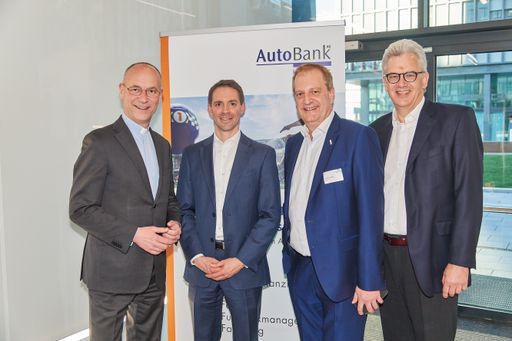 Dompfarrer Toni Faber, Mag. Markus Beuchert,
Dipl.-Betr. oec Gerhard Dangel, Gerhard Fischer (Vorstände AutoBank)