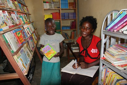 Vorschau Bild von Bildung ist für den Tiroler Verein KINDERN EINE
CHANCE der Schlüssel zur Entwicklung. Der Verein betreibt 10
Schulen, 7 Kindergärten, 2 Behinderteneinrichtungen und eine Schule
für gehörlose Kinder in Uganda.