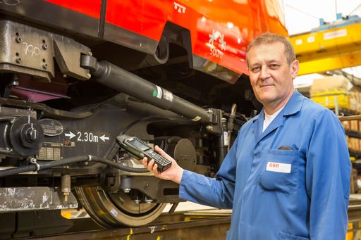 Vorschau Bild von Auf Knopfdruck können mit dem mobilen
Datenerfassungsgerät WorkaboutPro von Barcotec Informationen über
den Bauteil ausgelesen werden.