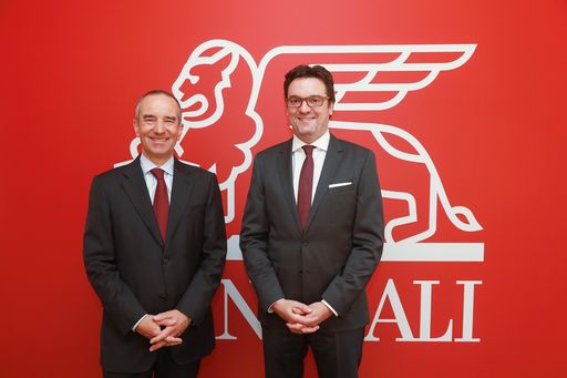 https://www.apa-fotoservice.at/galerie/12846
Generali Österreich CEO Alfred Leu und Generali Österreich CFO Klaus
Wallner zeigen sich über die erfolgreiche Geschäftsentwicklung
erfreut und sehen das Unternehmen für die Herausforderungen der
Zukunft gut aufgestellt.