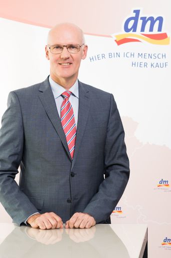 Mag. Martin Engelmann, Vorsitzender der dm
Geschäftsführung