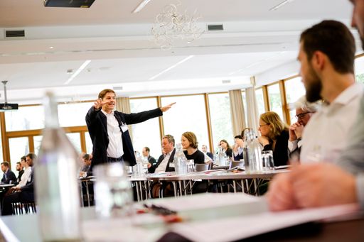  So schwungvoll wurde die Blockchain selten erklärt: Robby
Schwertner in seinem Element.