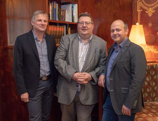 https://www.apa-fotoservice.at/galerie/13467
v.l.n.r.: Prim. Univ.-Prof. Dr. Rudolf Berger (Leiter der AG
Herzinsuffizienz der Österreichischen Kardiologischen Gesellschaft;
KH der Barmherzigen Brüder Eisenstadt), Christian Fabi
(Herzinsuffizienz-Patient), OA Priv.-Doz. Dr. Deddo Mörtl
(Stellvertretender Leiter der AG Herzinsuffizienz der
Österreichischen Kardiologischen Gesellschaft; Universitätsklinikum
St. Pölten)