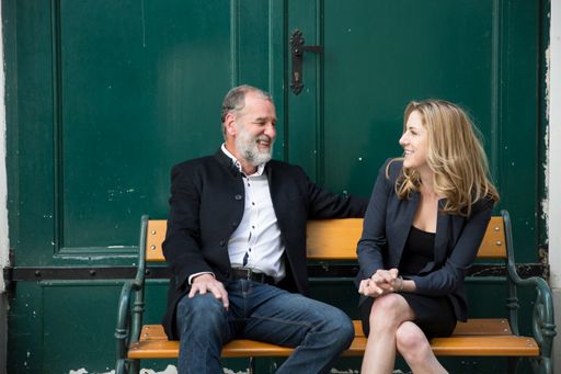  Kommunikationsexperte Dietmar Ecker gründet mit
Tochter Julia Ecker die Kommunikationsagentur „Eckers –
Kommunikation über Generationen“