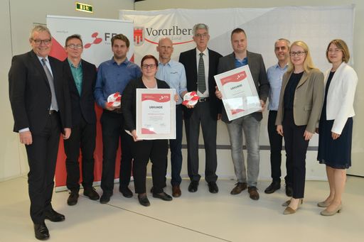 Bundesministerin Margarete Schramböck,
Landesstatthalter Karlheinz Rüdisser und FFG-Bereichsleiterin Birgit
Tauber zeichneten die Unternehmen OMICRON und Rieger Orgelbau aus.