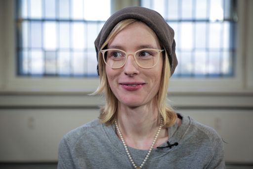 Die 24-jährige Pati zeigt sich die meiste Zeit sehr
lustig und temperamentvoll. Zum ersten Mal spricht sie offen aus,
wie es hinter der angeblich fröhlichen Fassade wirklich aussieht.