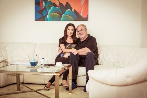 Fürst Heinz und Fürstin Andrea von
Sayn-Wittgenstein in ihrer zwei-Zimmer Wohnung in Köln-Zollstock.